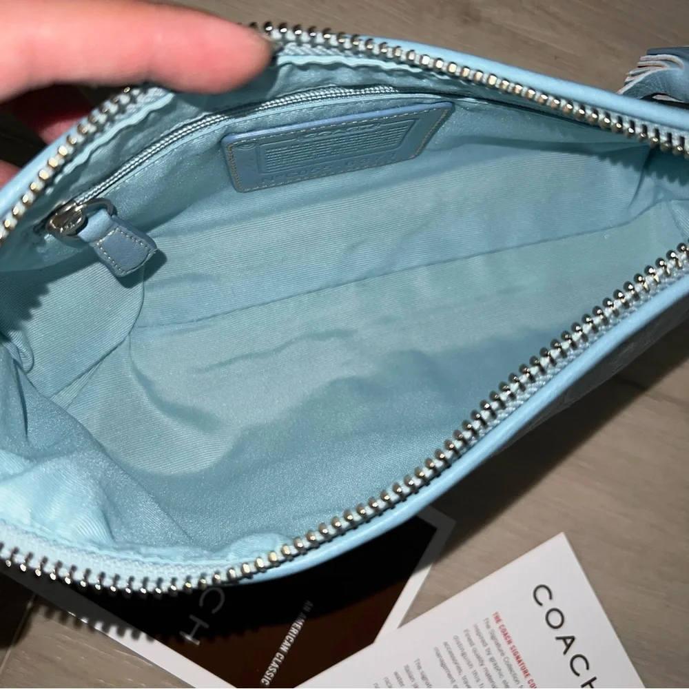 NEW WITH TAG Vintage Coach Hamptons Signature East West Demi Baguette Style 6371 - Picture 9 of 10